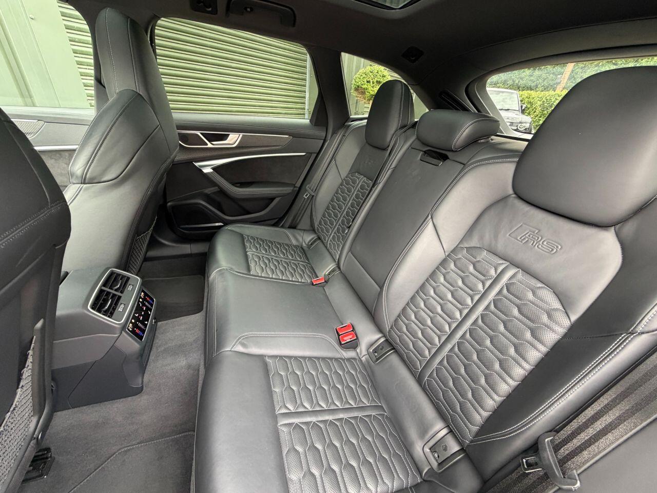 Audi RS6 Avant view 38