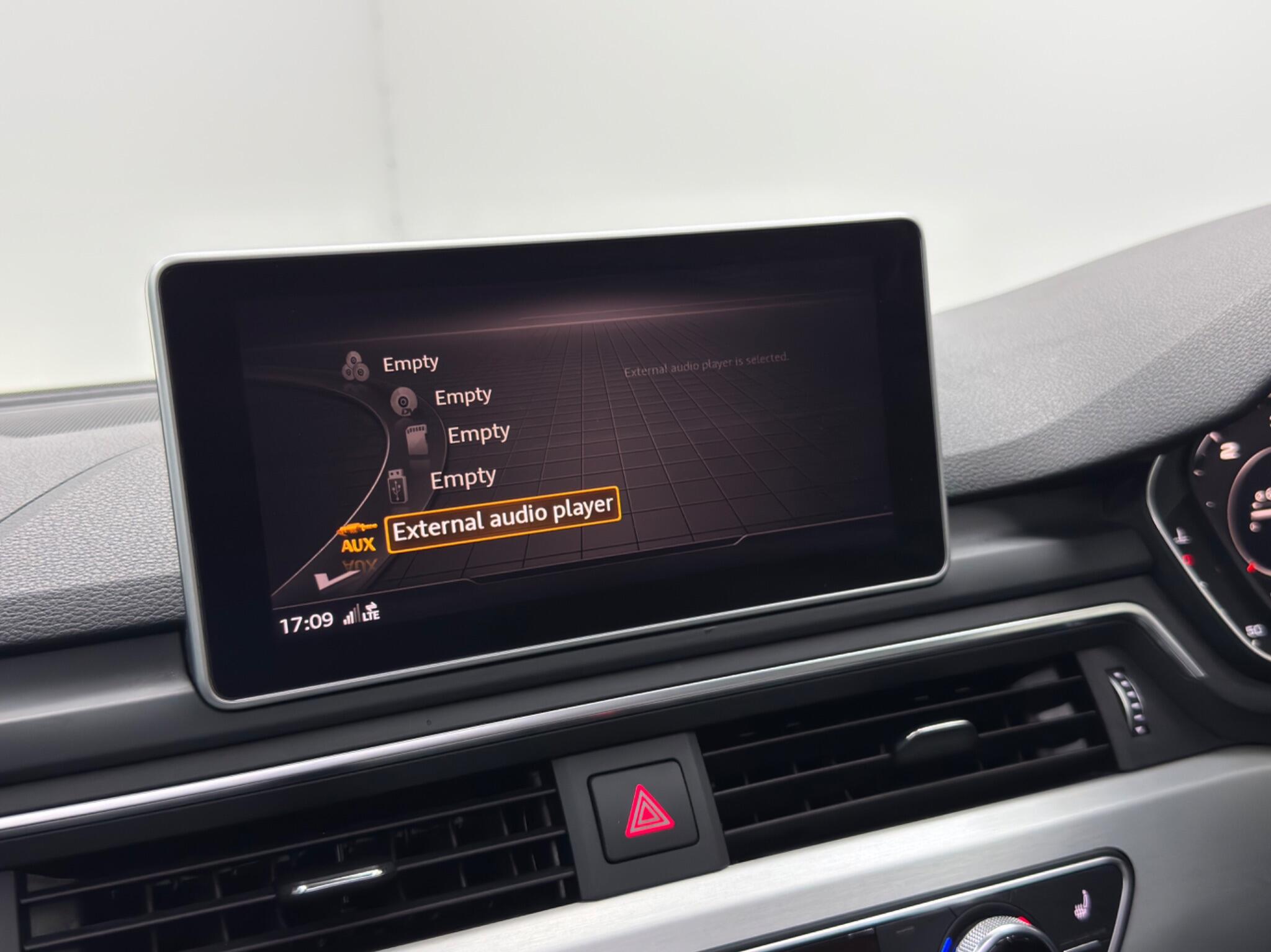 Audi A4 view 36