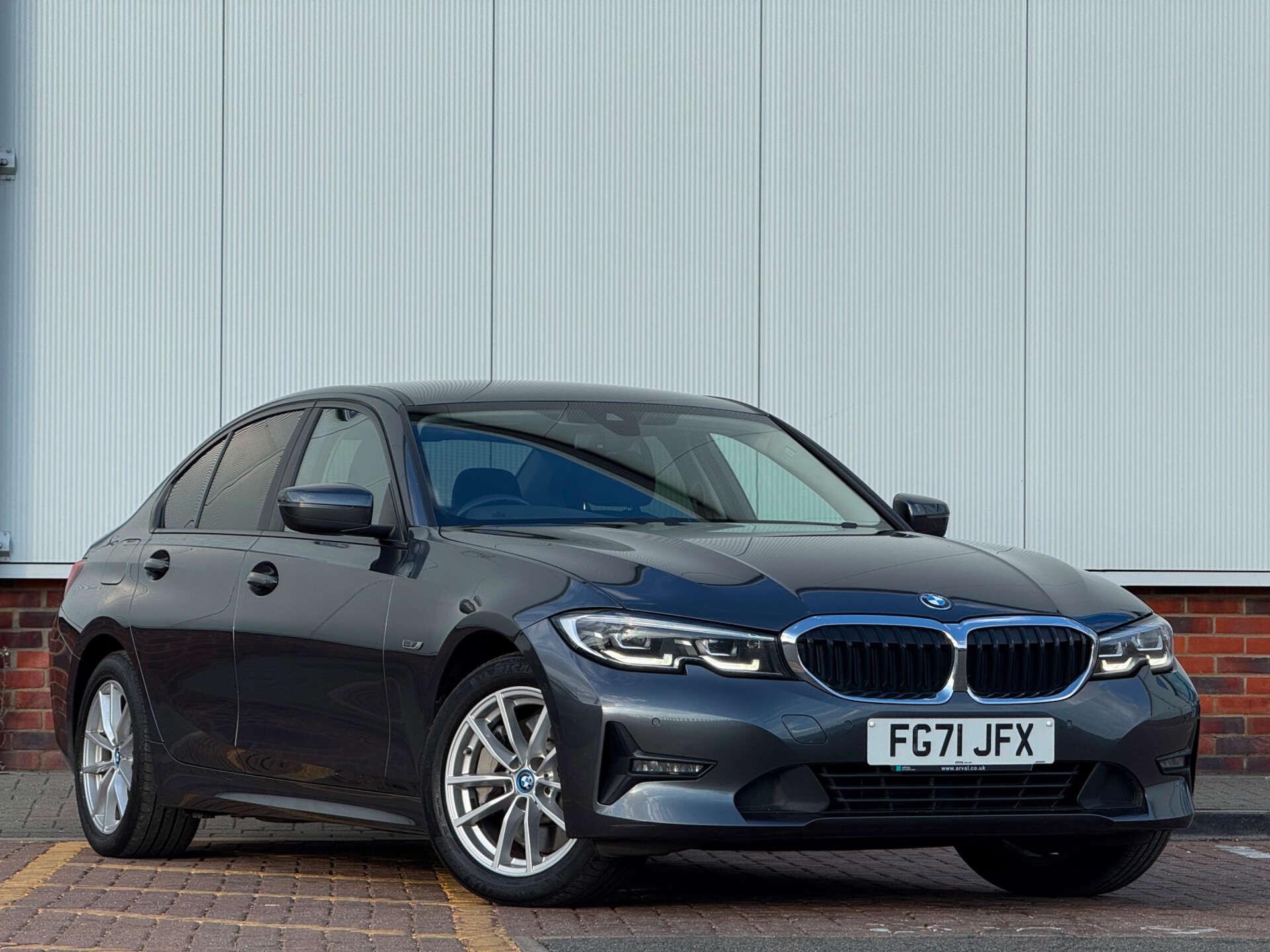BMW 3 Series view 8