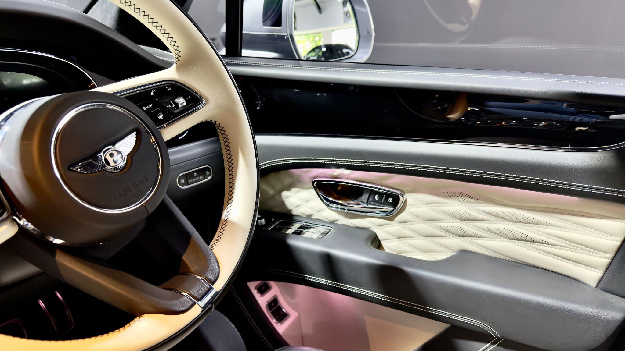 Bentley Bentayga view 53