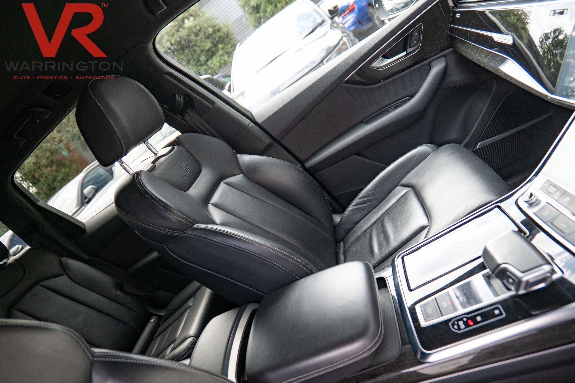 Audi Q7 view 4