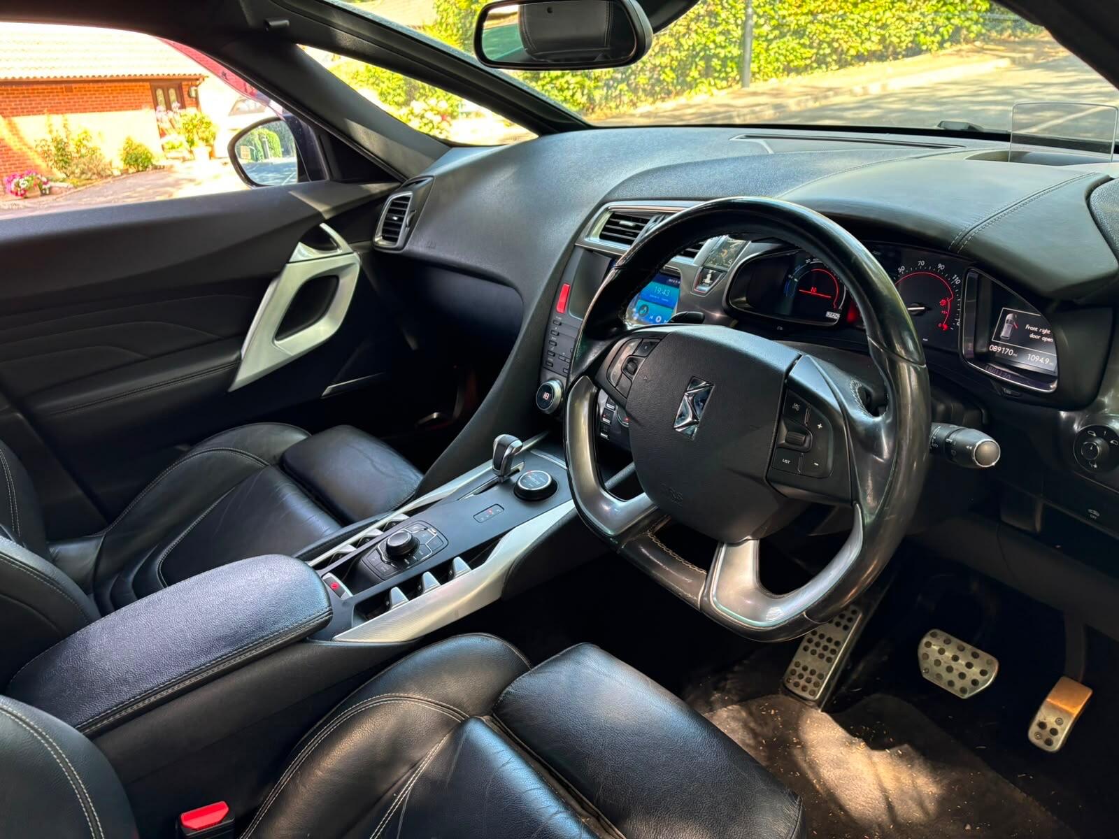 Citroen DS5 view 3
