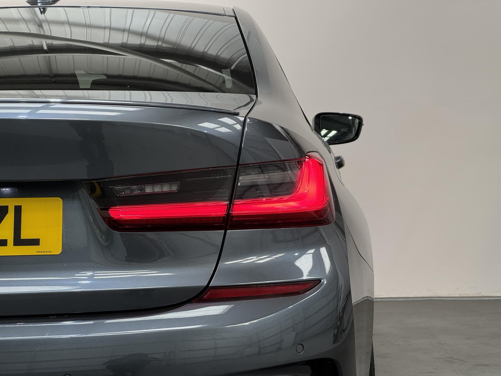 BMW 3 Series view 15