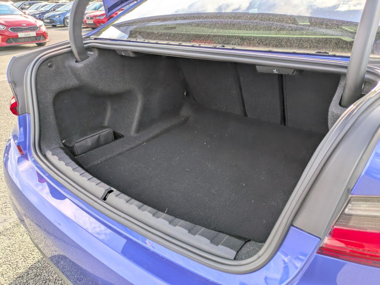 BMW 3 Series view 27