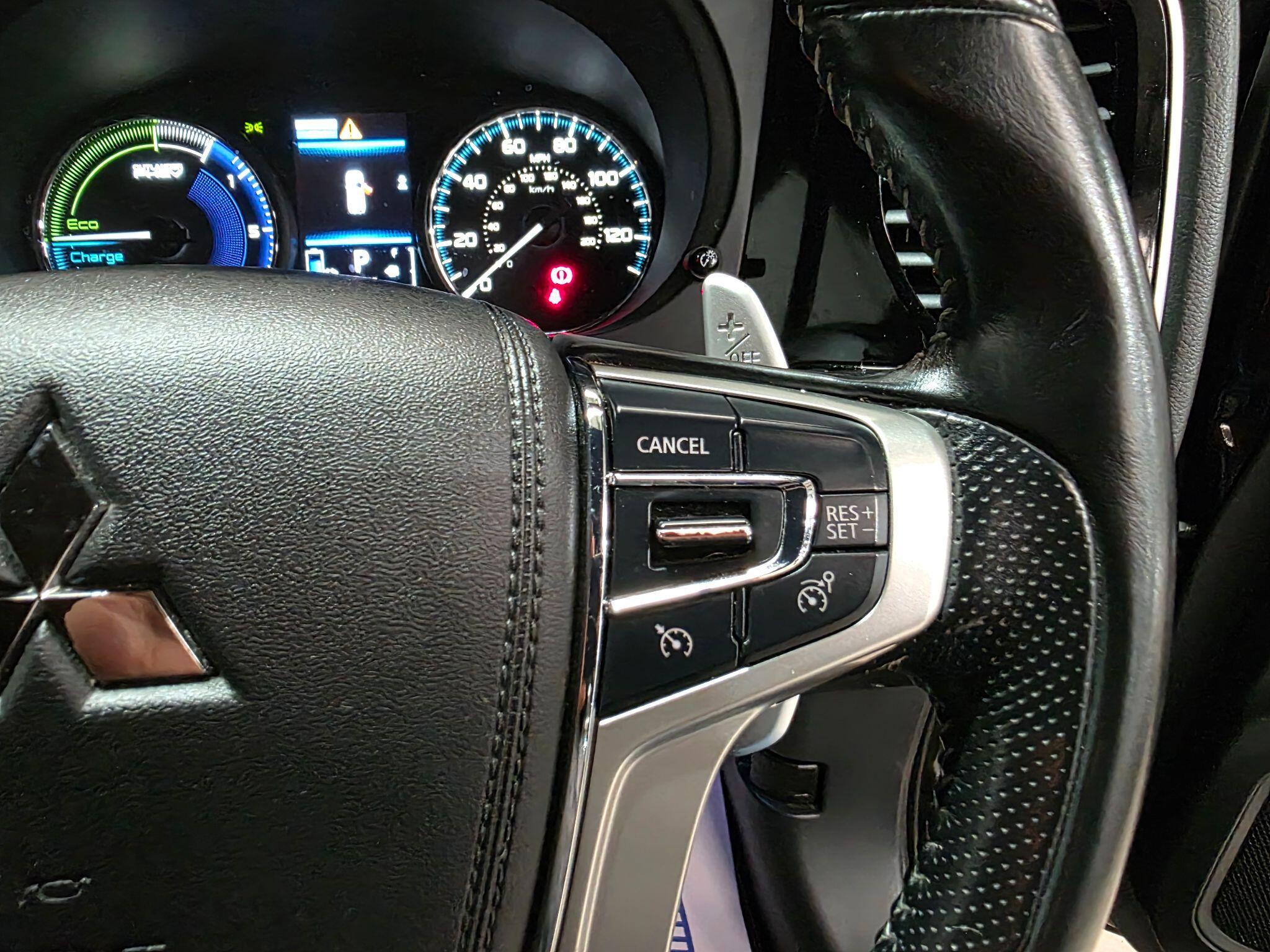 Mitsubishi Outlander view 16
