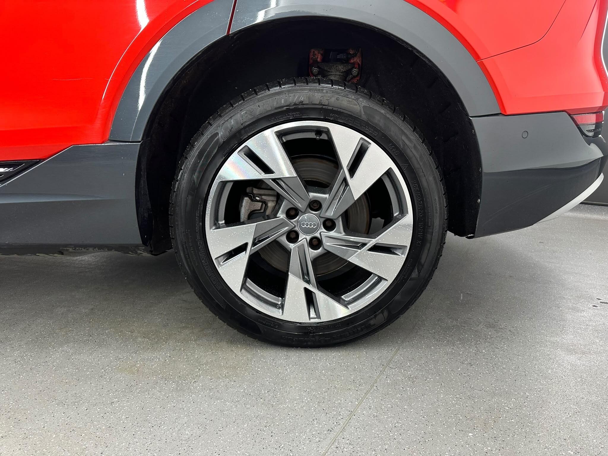 Audi E-Tron view 25