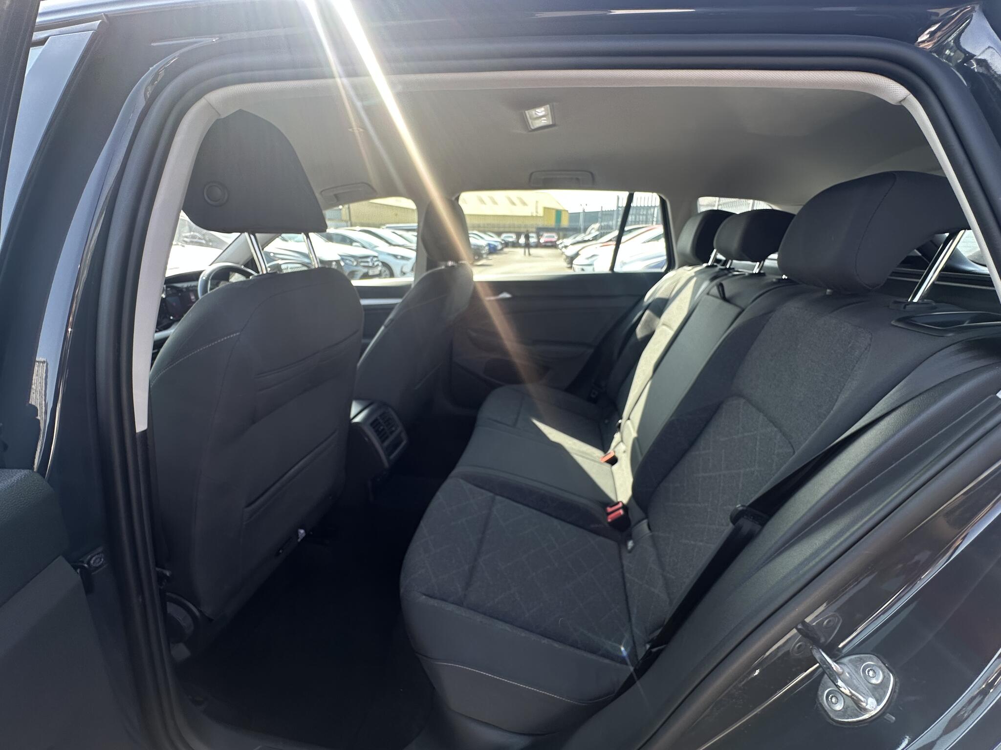 Volkswagen Golf view 34