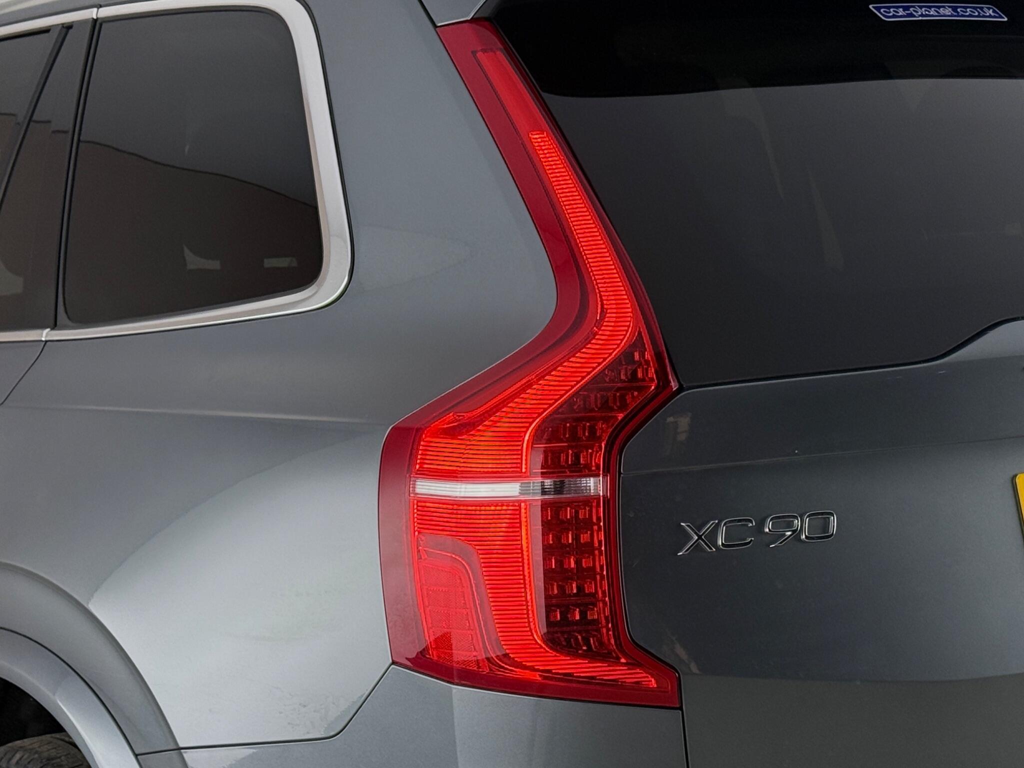Volvo XC90 view 12