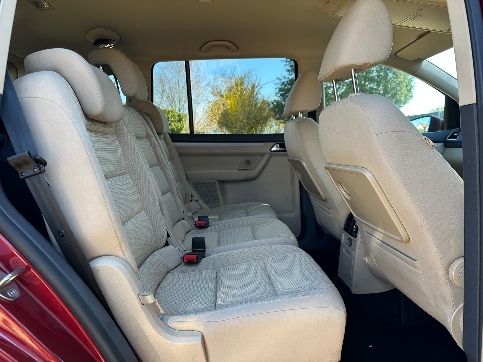 Volkswagen Touran view 9
