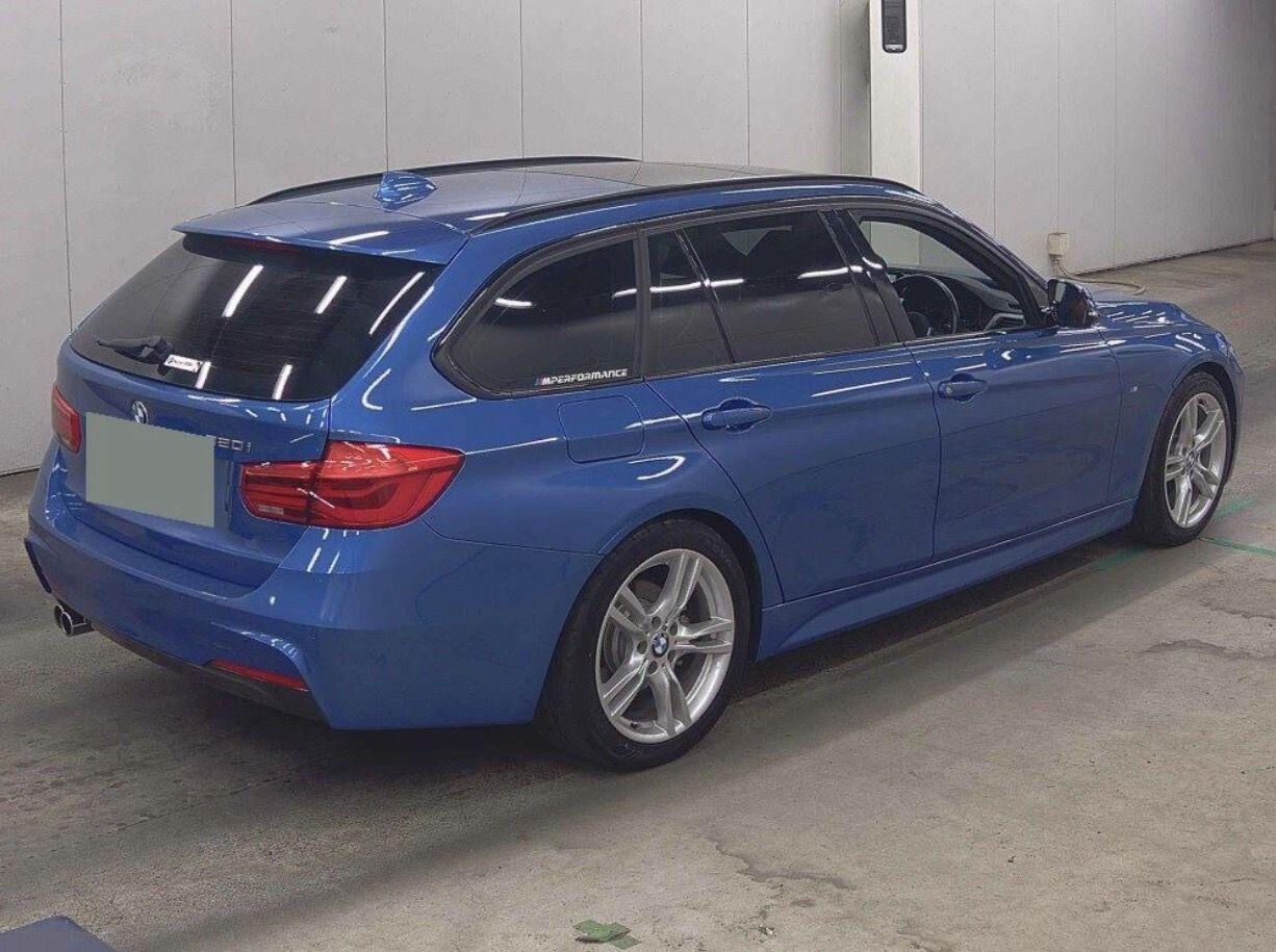 BMW 3 Series view 4