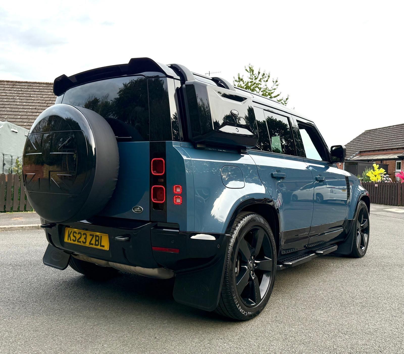 Land Rover Defender view 82