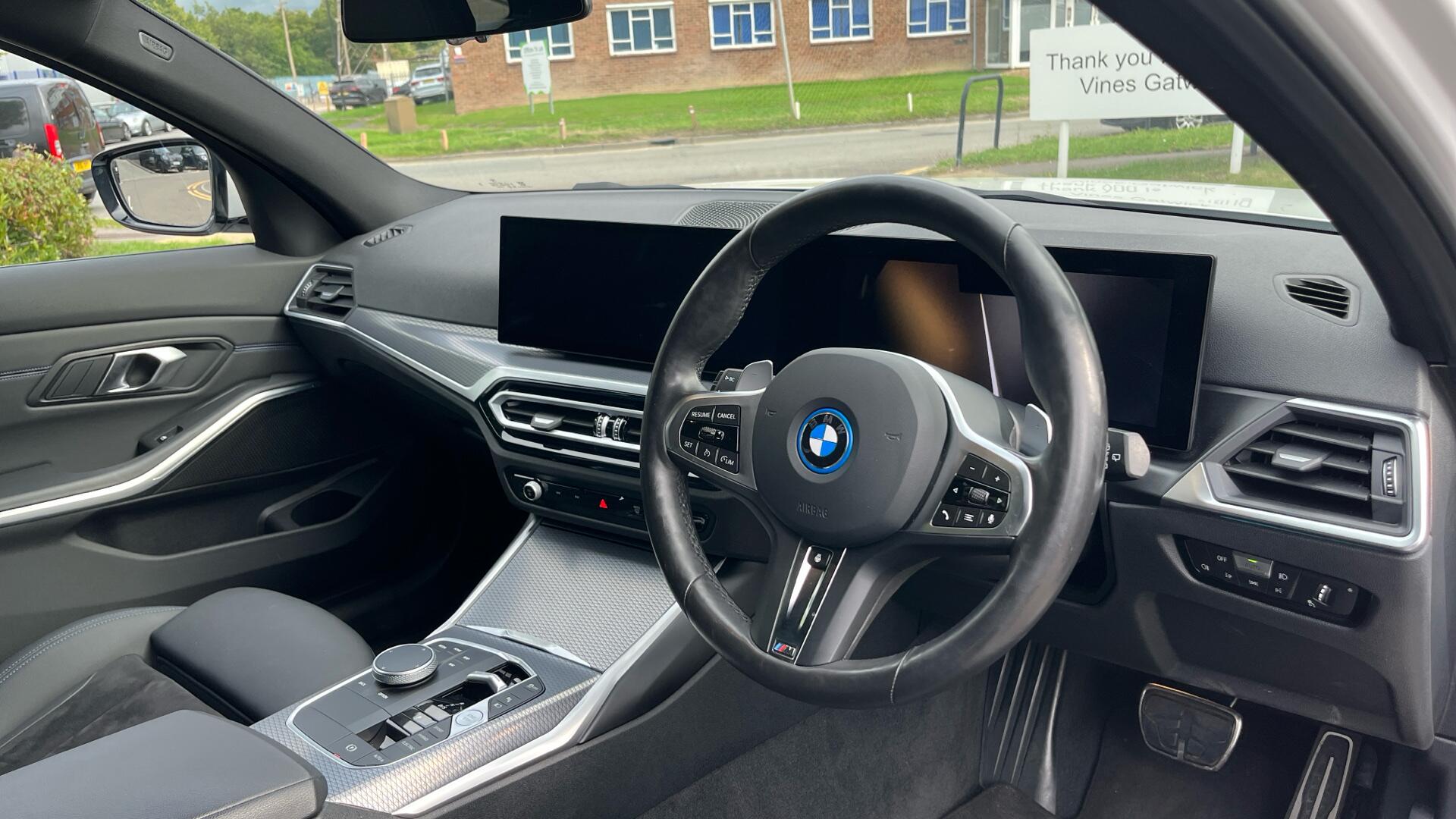 BMW 3 Series view 6
