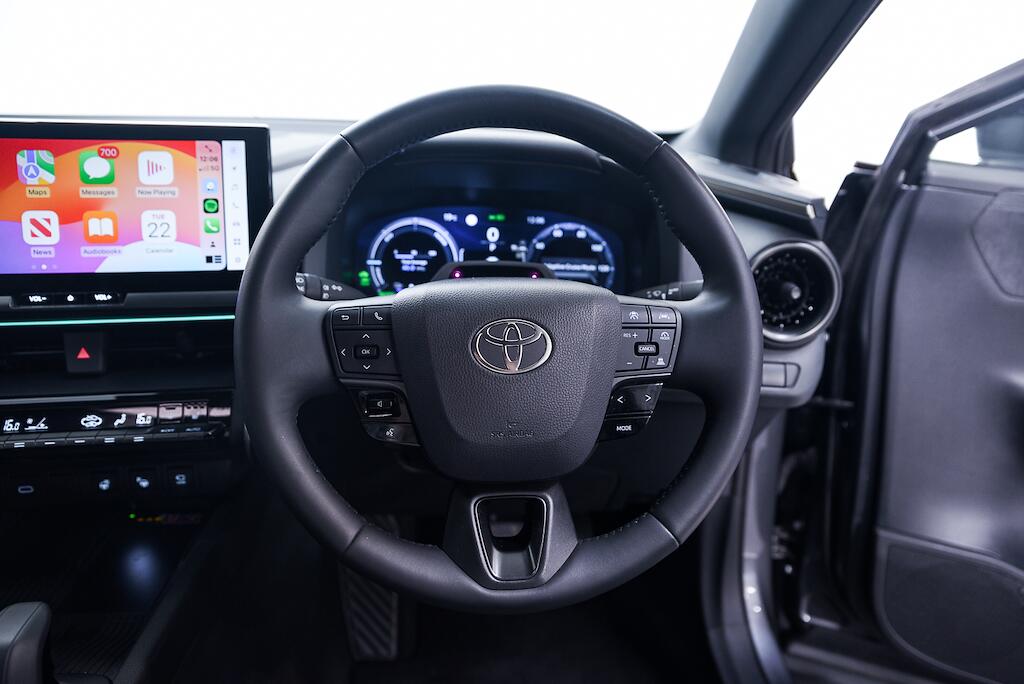 Toyota C-HR view 25
