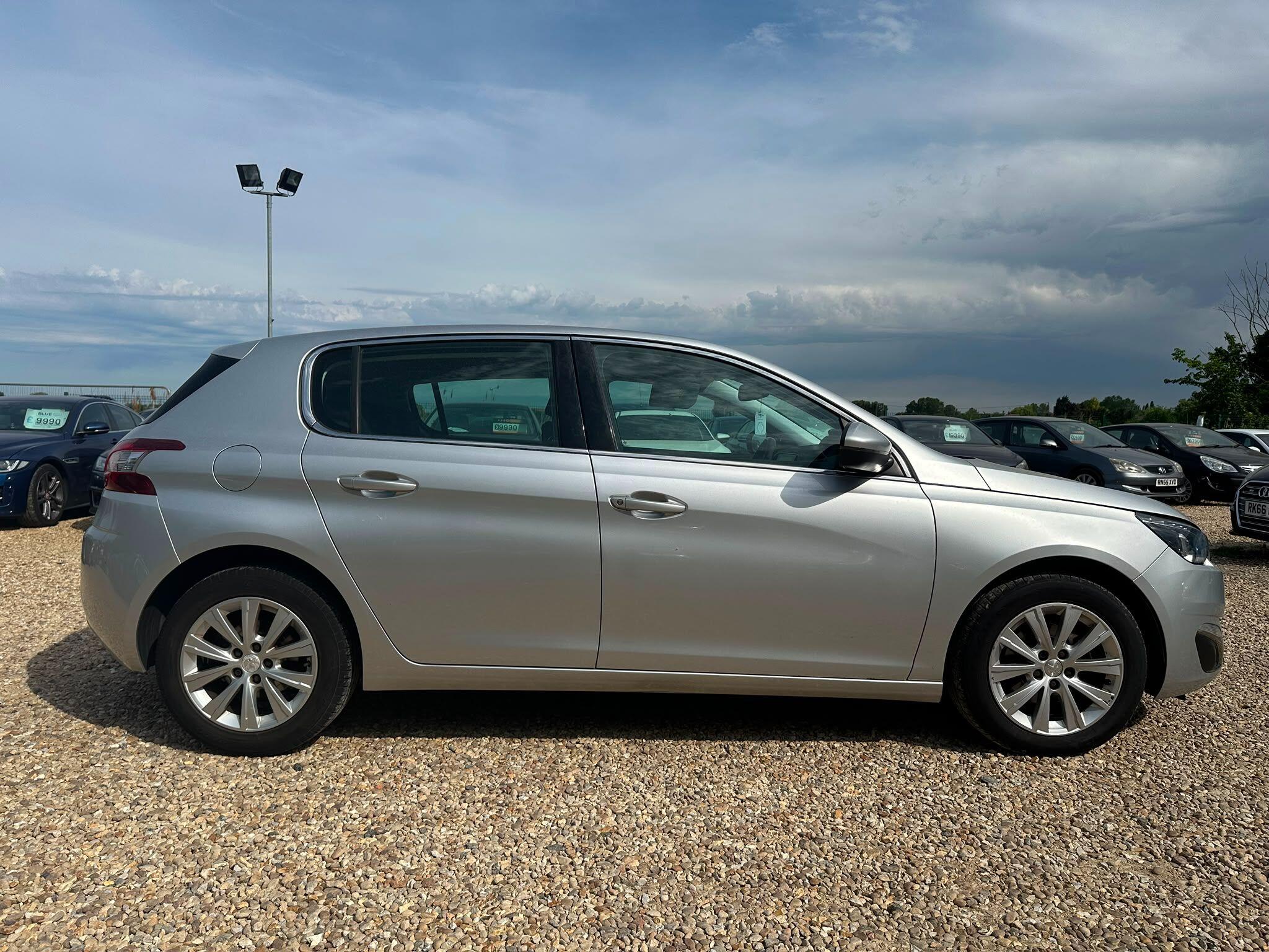 Peugeot 308 view 5