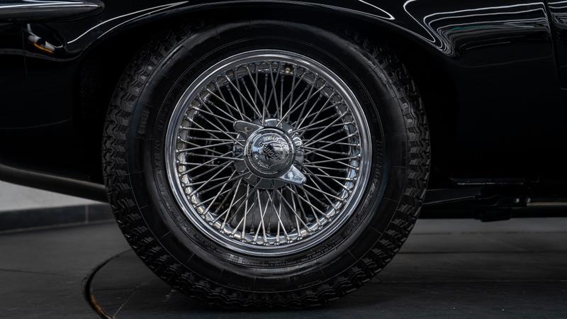 Jaguar E-Type view 11