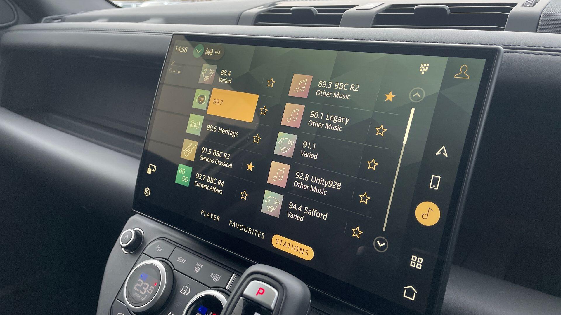 Land Rover Defender view 36