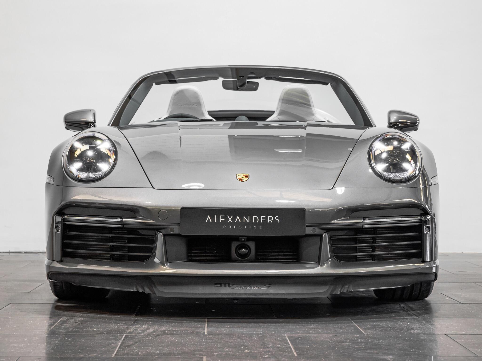 Porsche 911 view 10