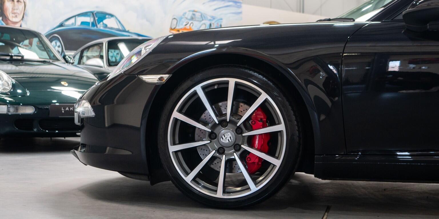 Porsche 911 view 9