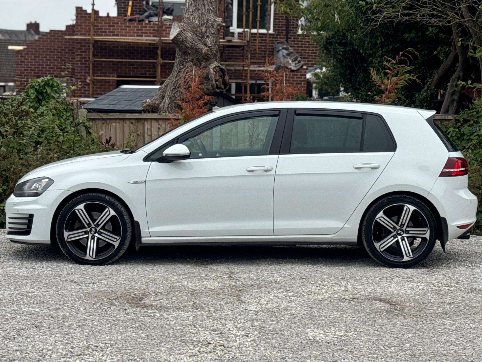 Volkswagen Golf view 13
