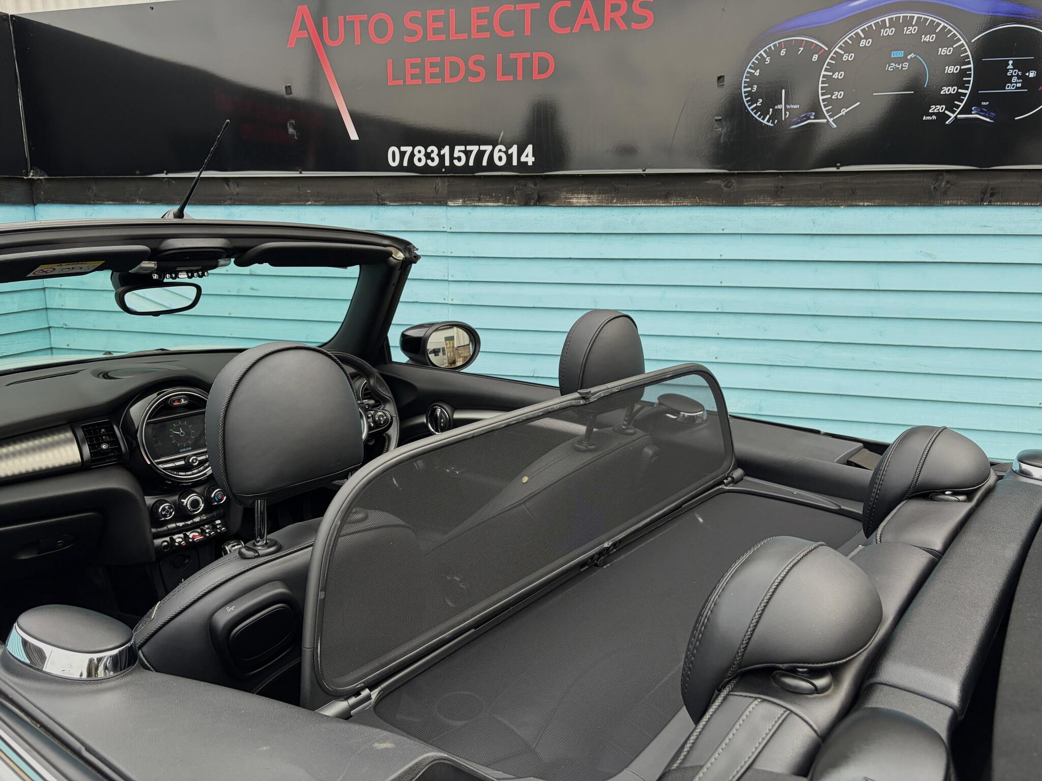 Mini Convertible view 17