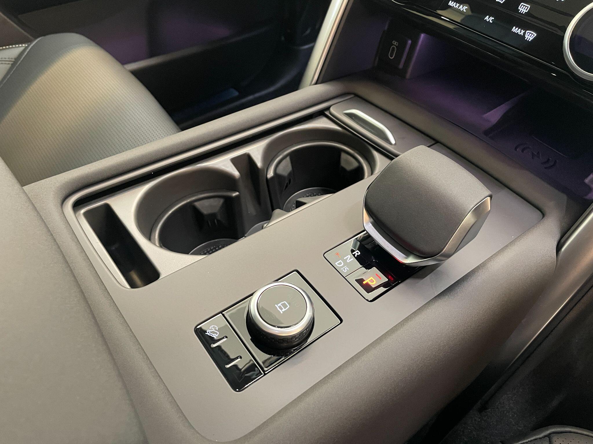 Land Rover Discovery view 6