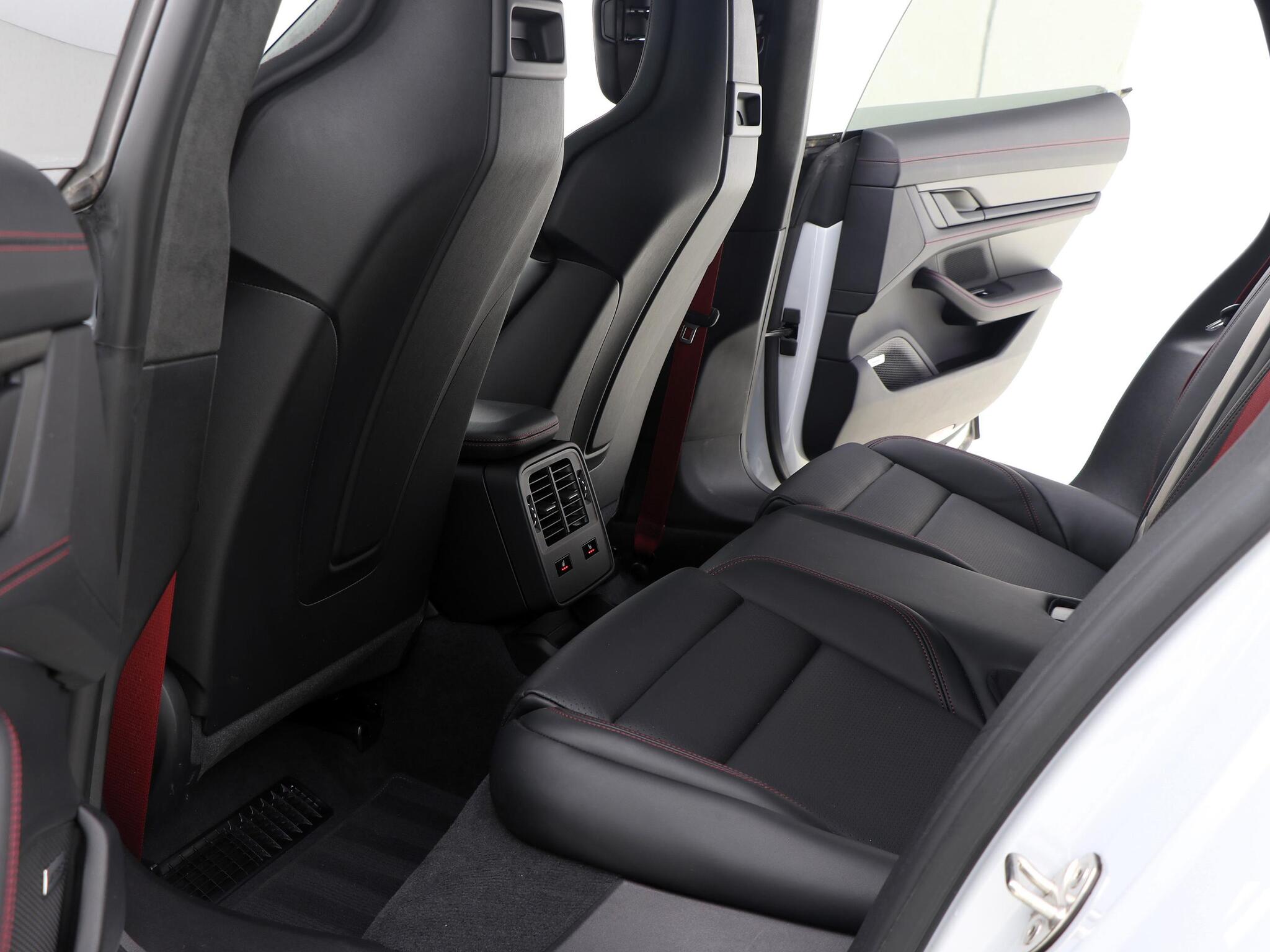 Porsche Taycan view 28