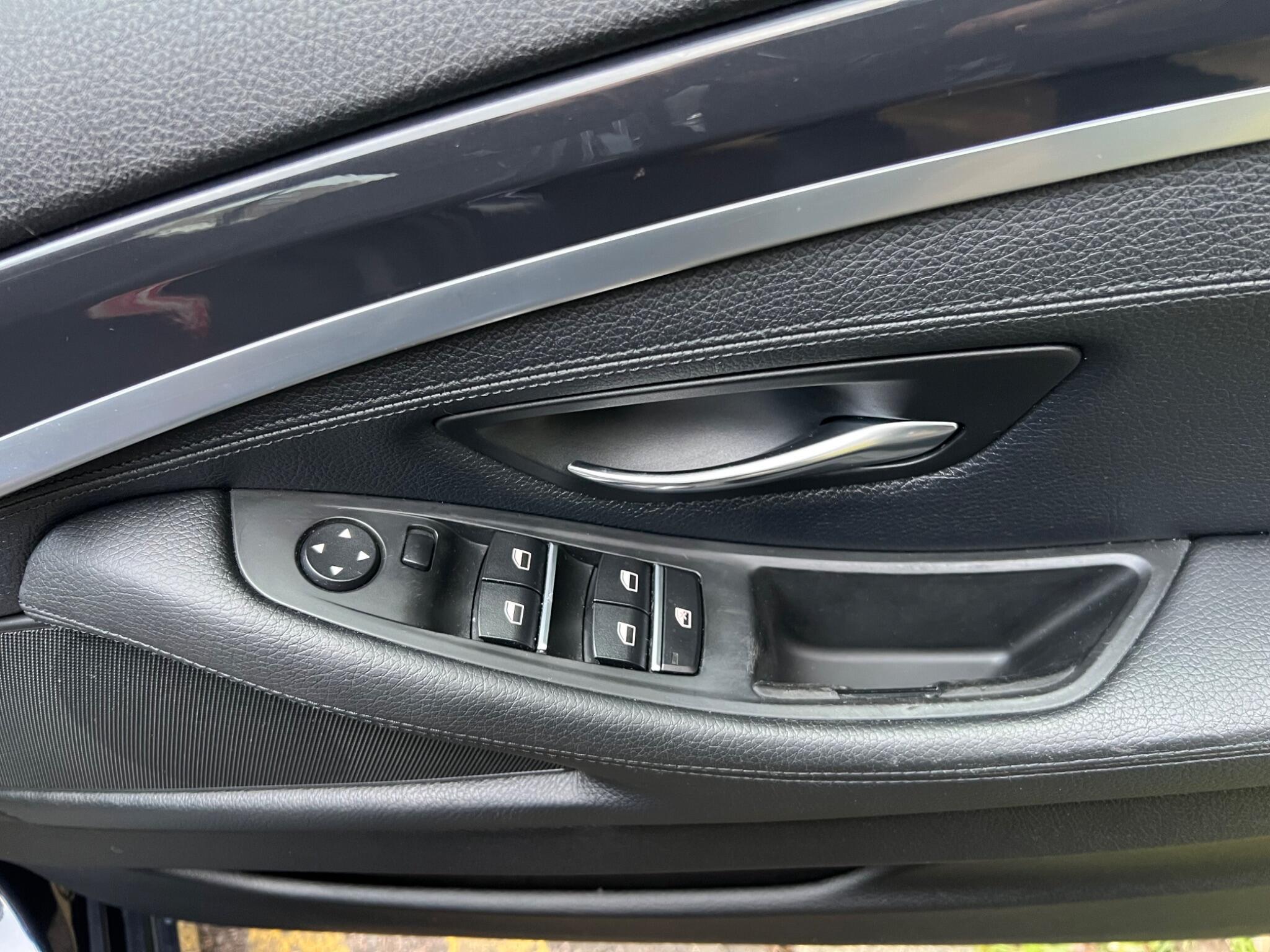 BMW 5 Series view 24