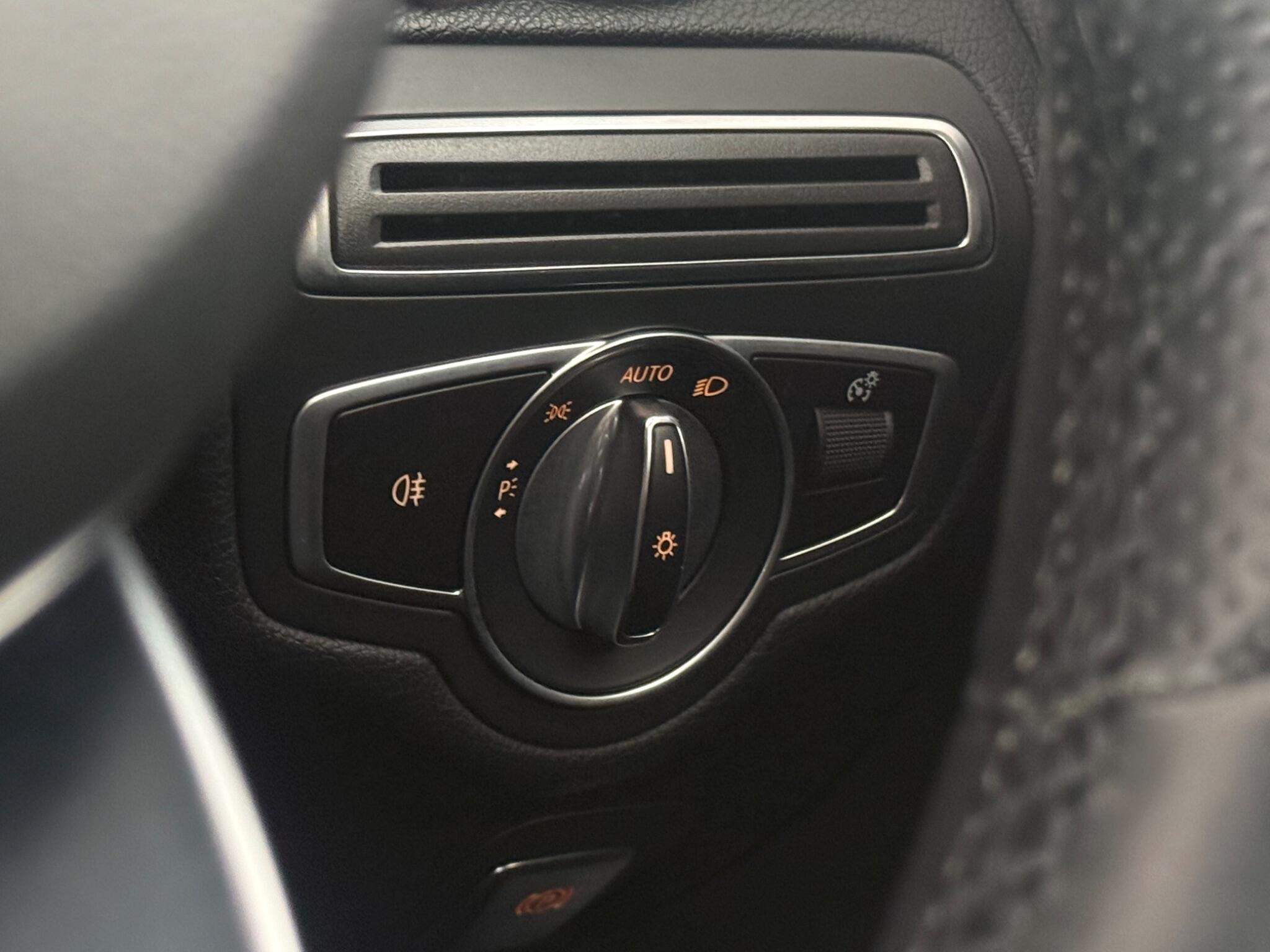 Mercedes-Benz C-Class view 21