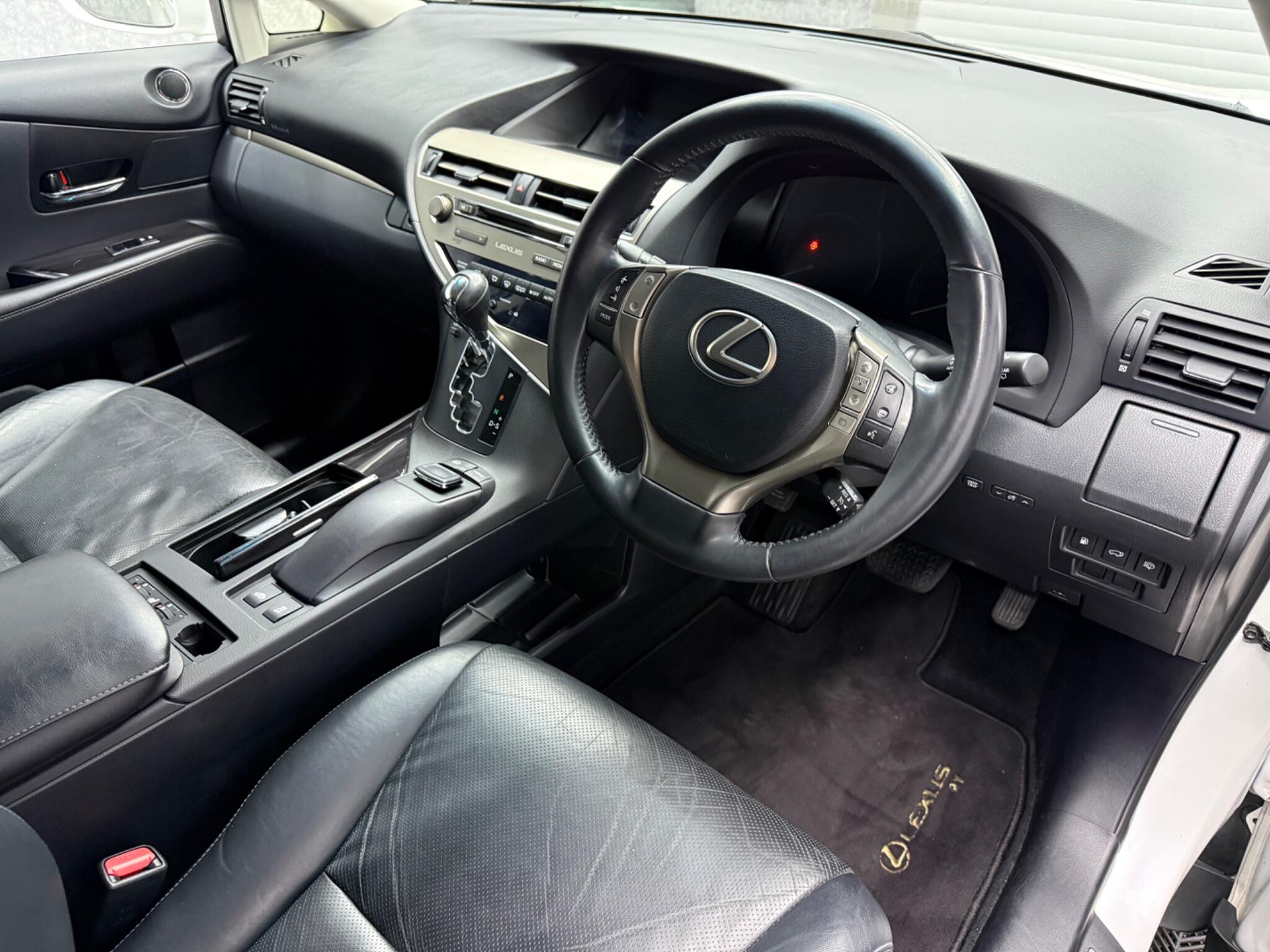 Lexus RX view 2