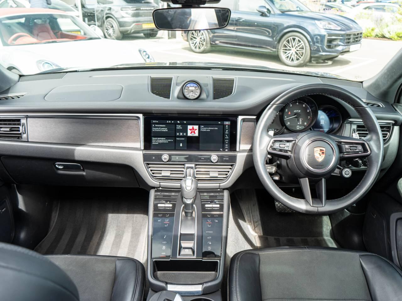 Porsche Macan view 29
