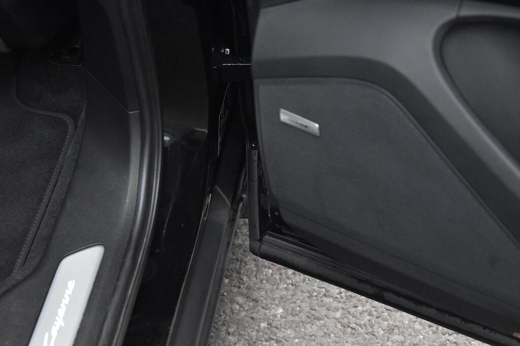 Porsche Cayenne view 38