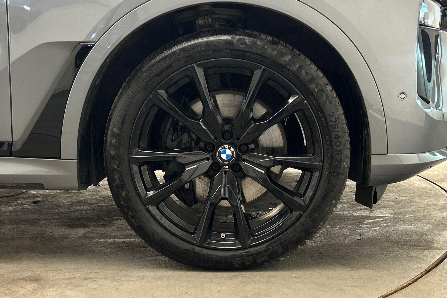 BMW X7 view 15
