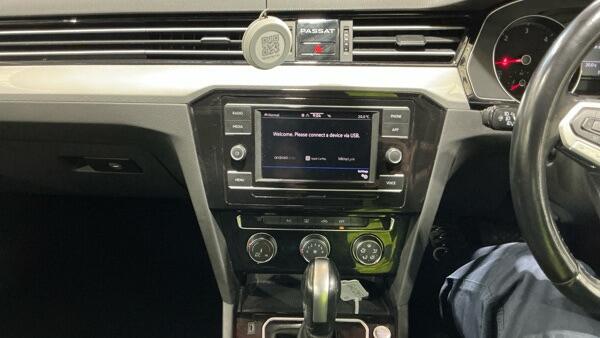 Volkswagen Passat view 6
