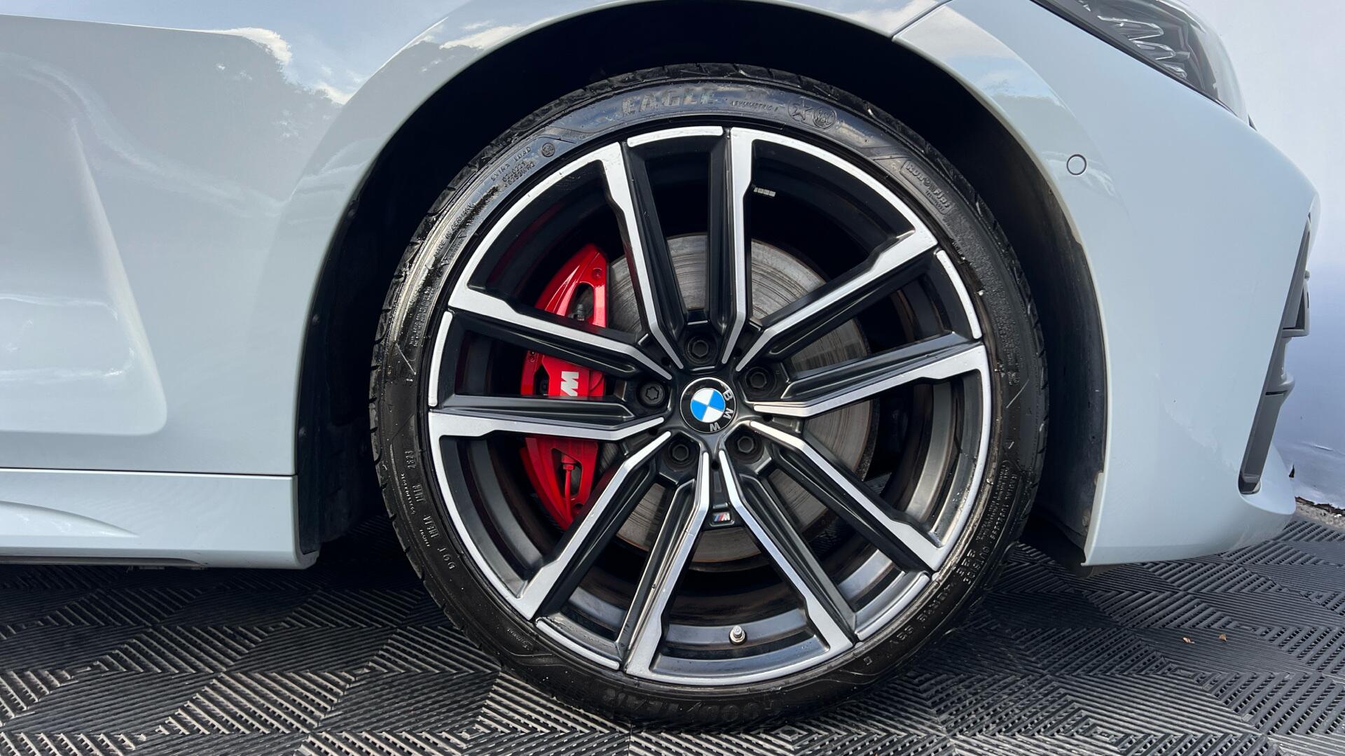 BMW 4 Series view 14