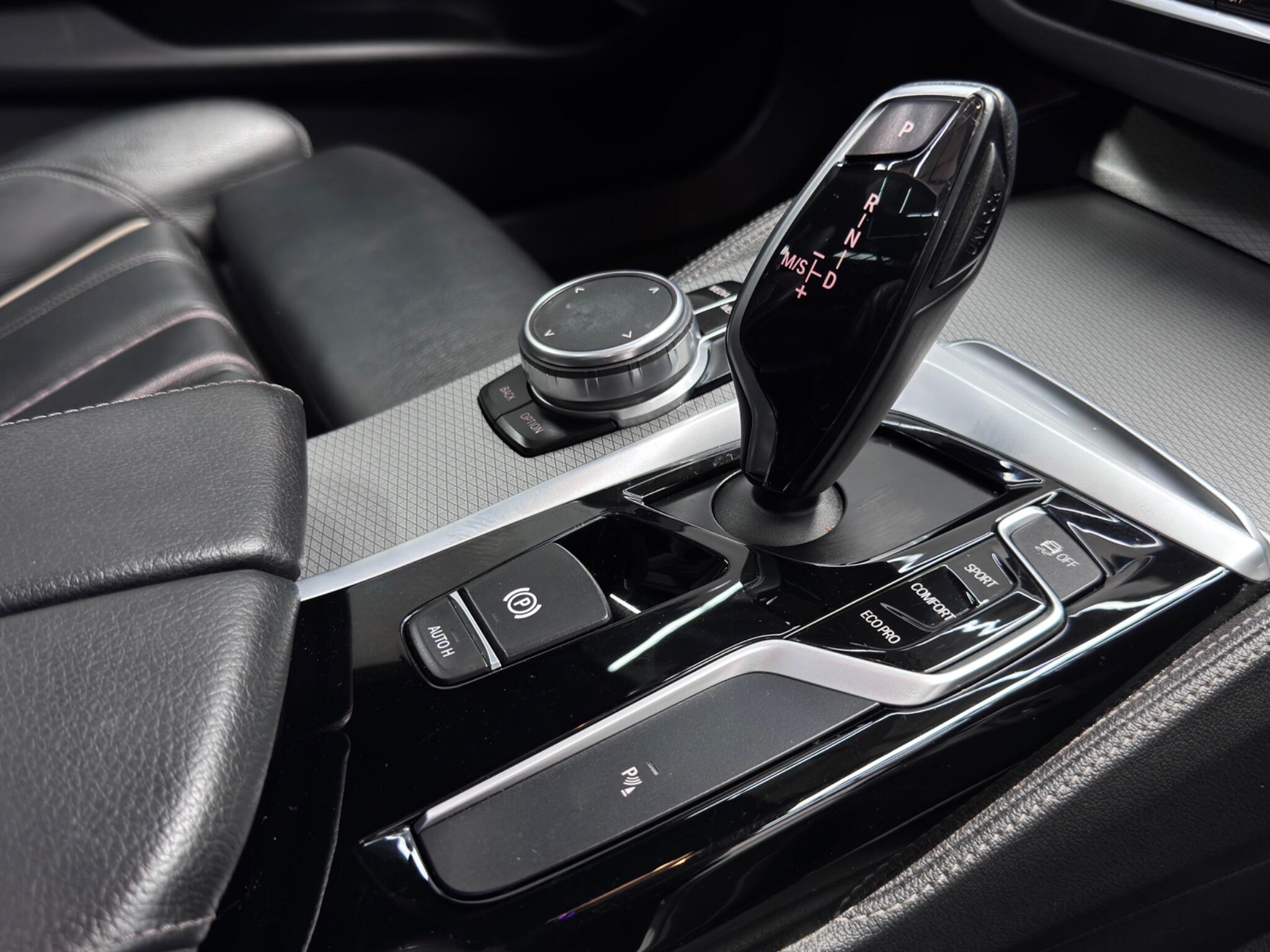 BMW 5 Series view 19