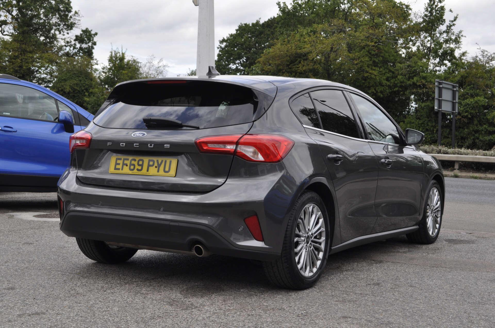 Ford Focus view 6