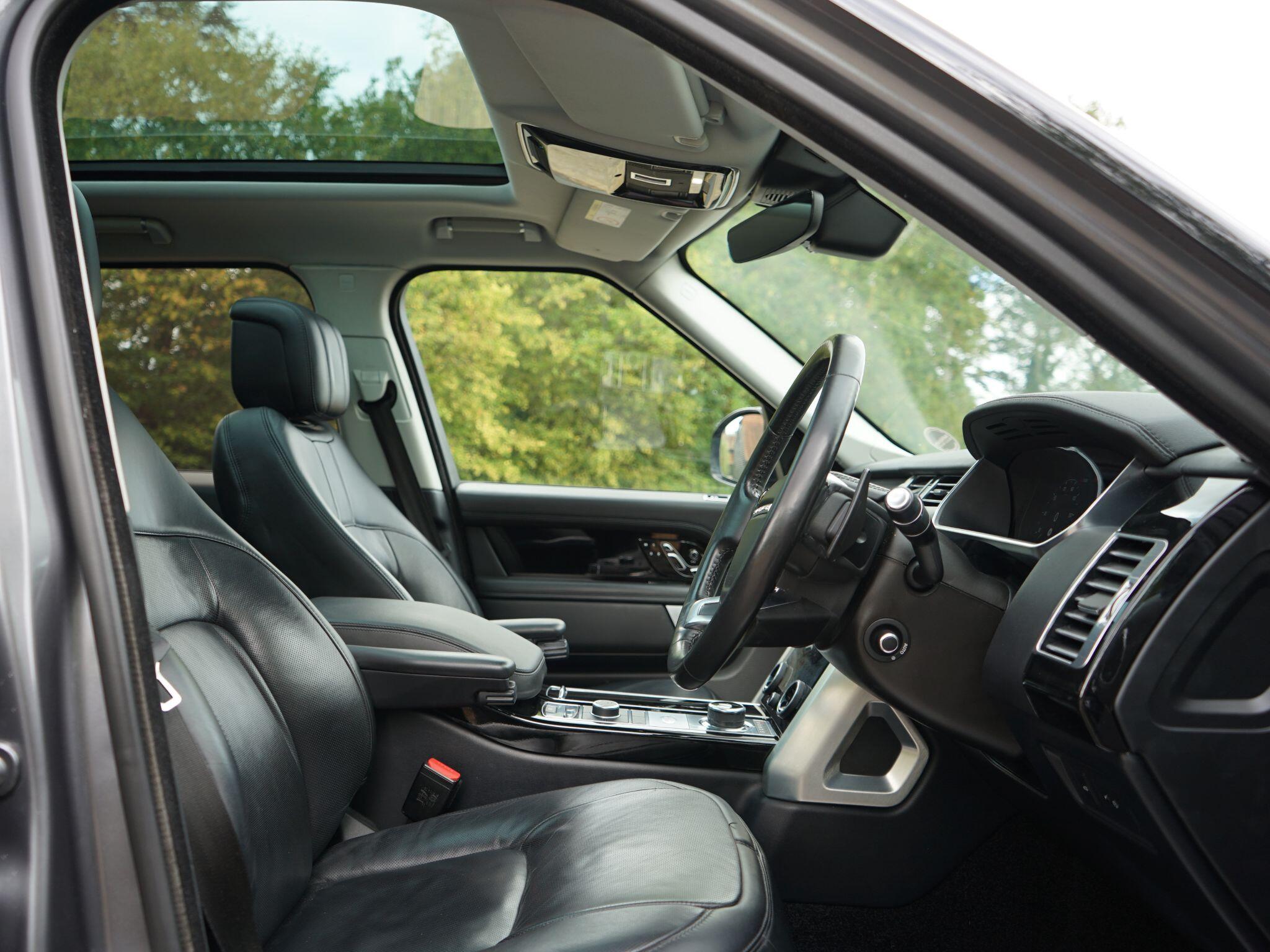Land Rover Range Rover view 20