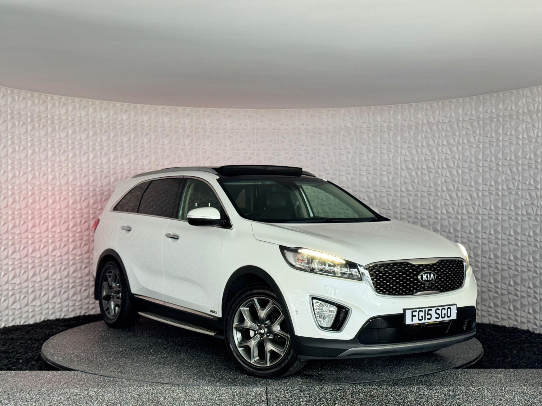 2015 Kia Sorento in White for sale
