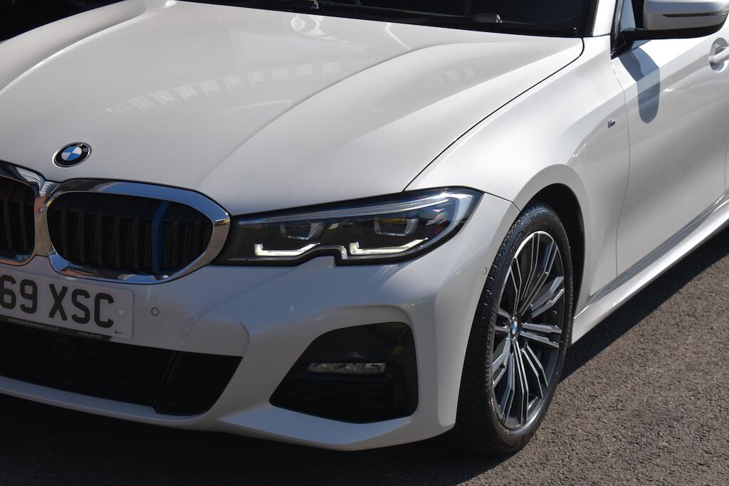 BMW 3 Series view 22