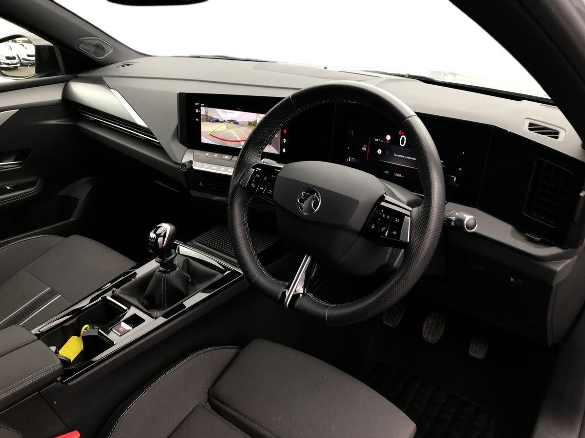 Vauxhall Astra view 3