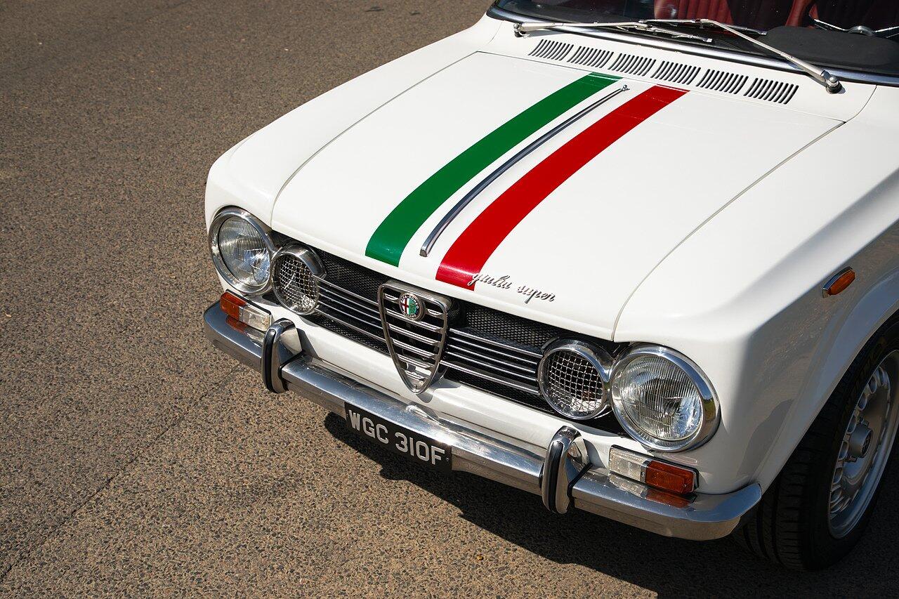 Alfa Romeo Giulia view 78
