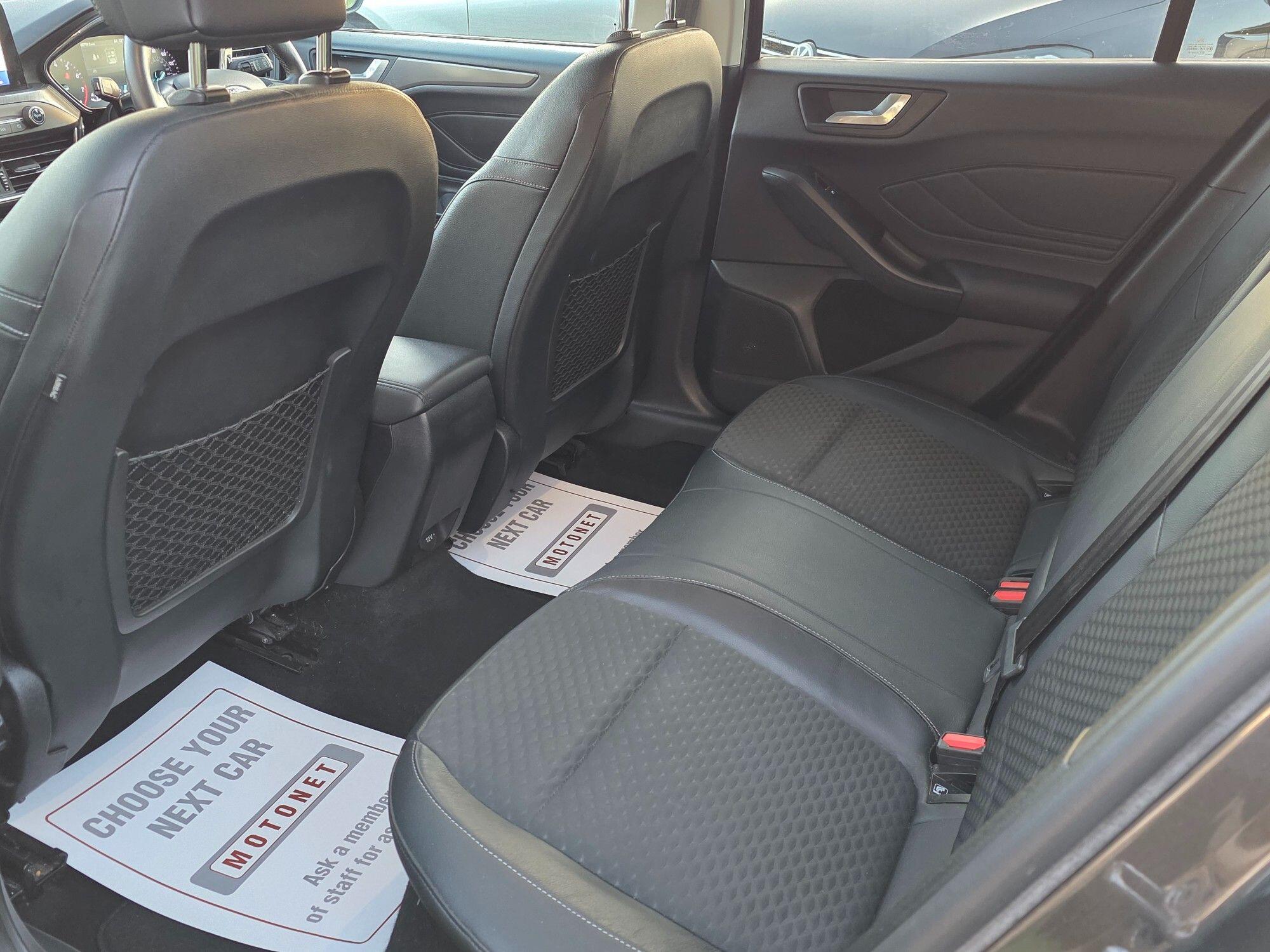 Ford Focus view 24
