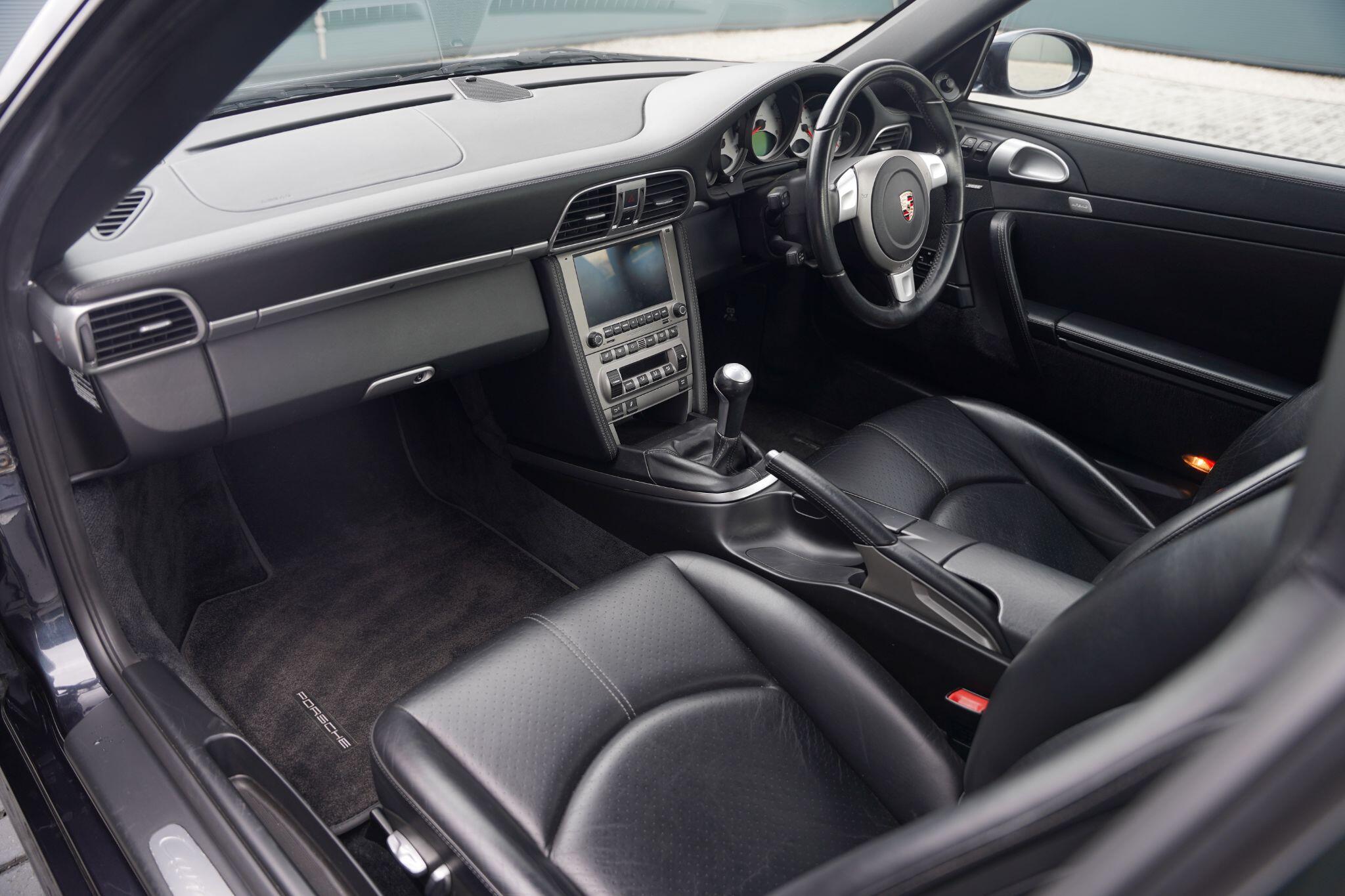 Porsche 911 view 72