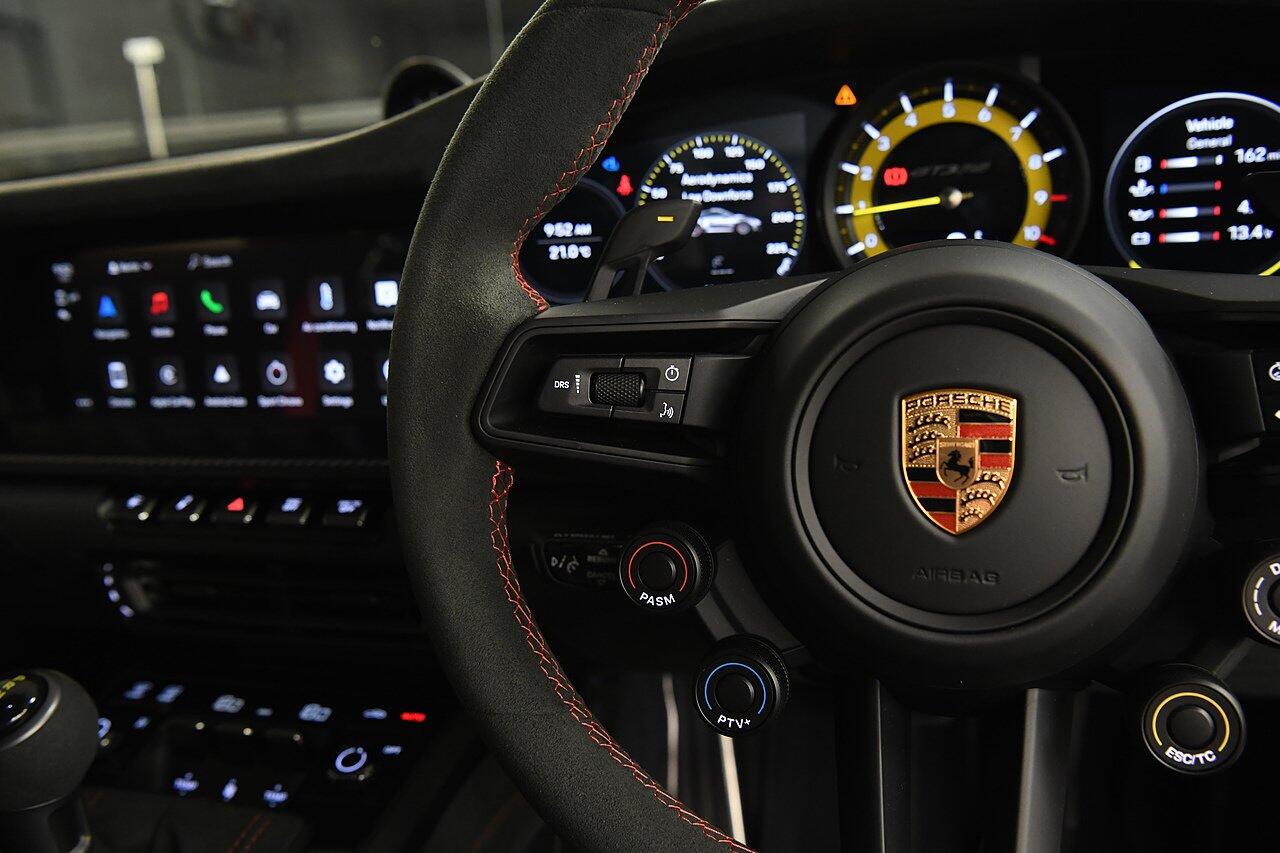 Porsche 911 view 24