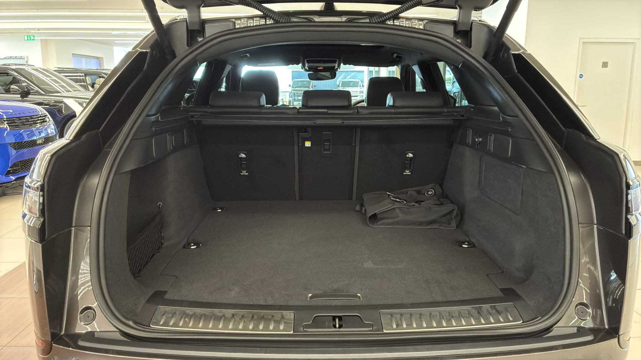 Land Rover Range Rover Velar view 10