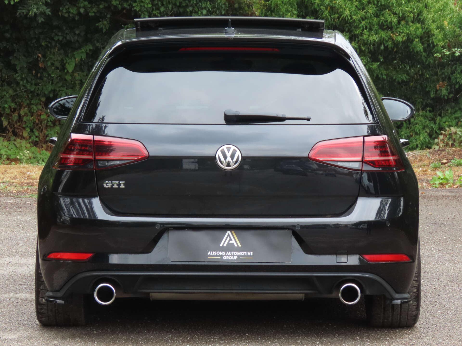 Volkswagen Golf view 6