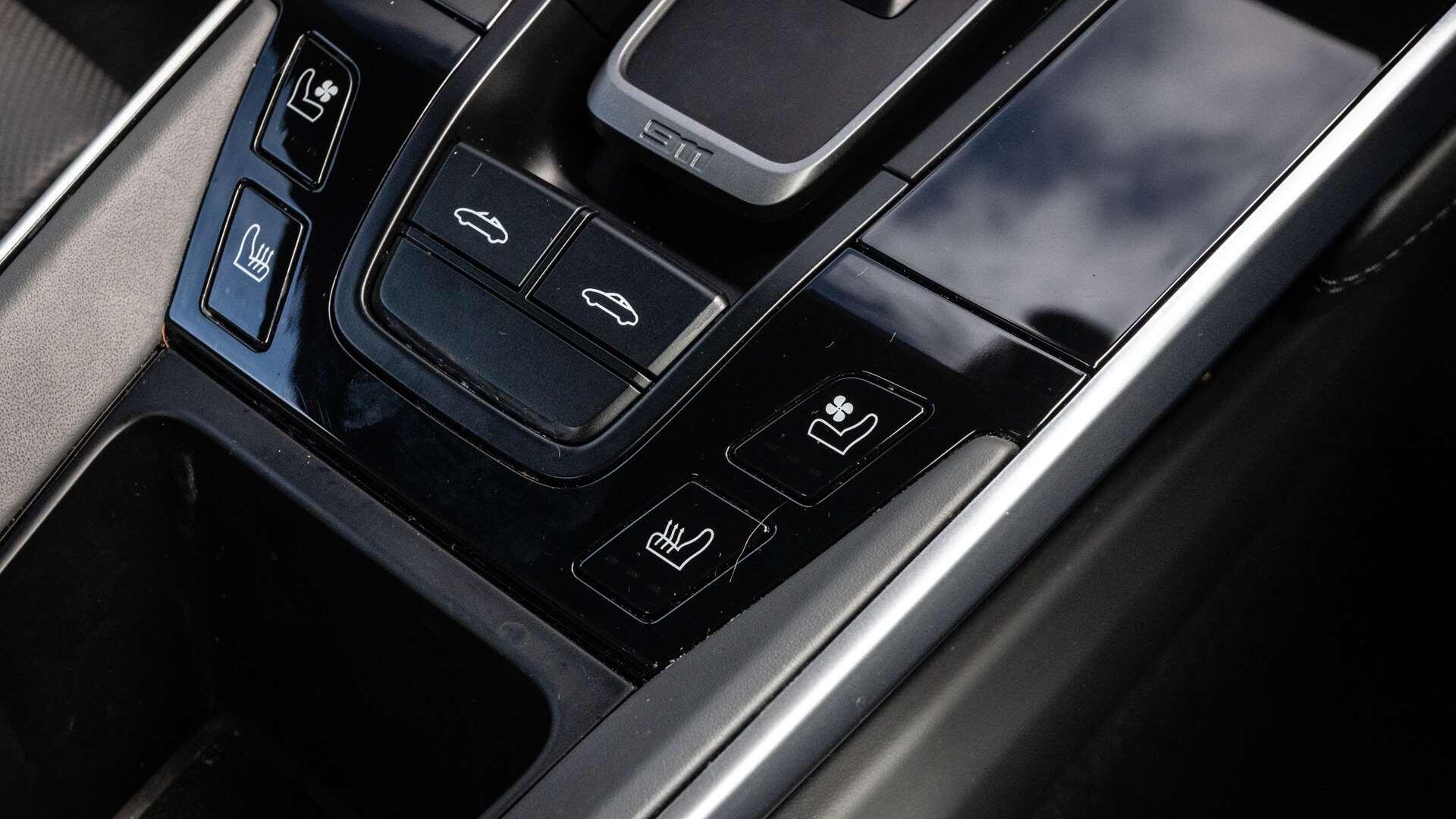 Porsche 911 view 33