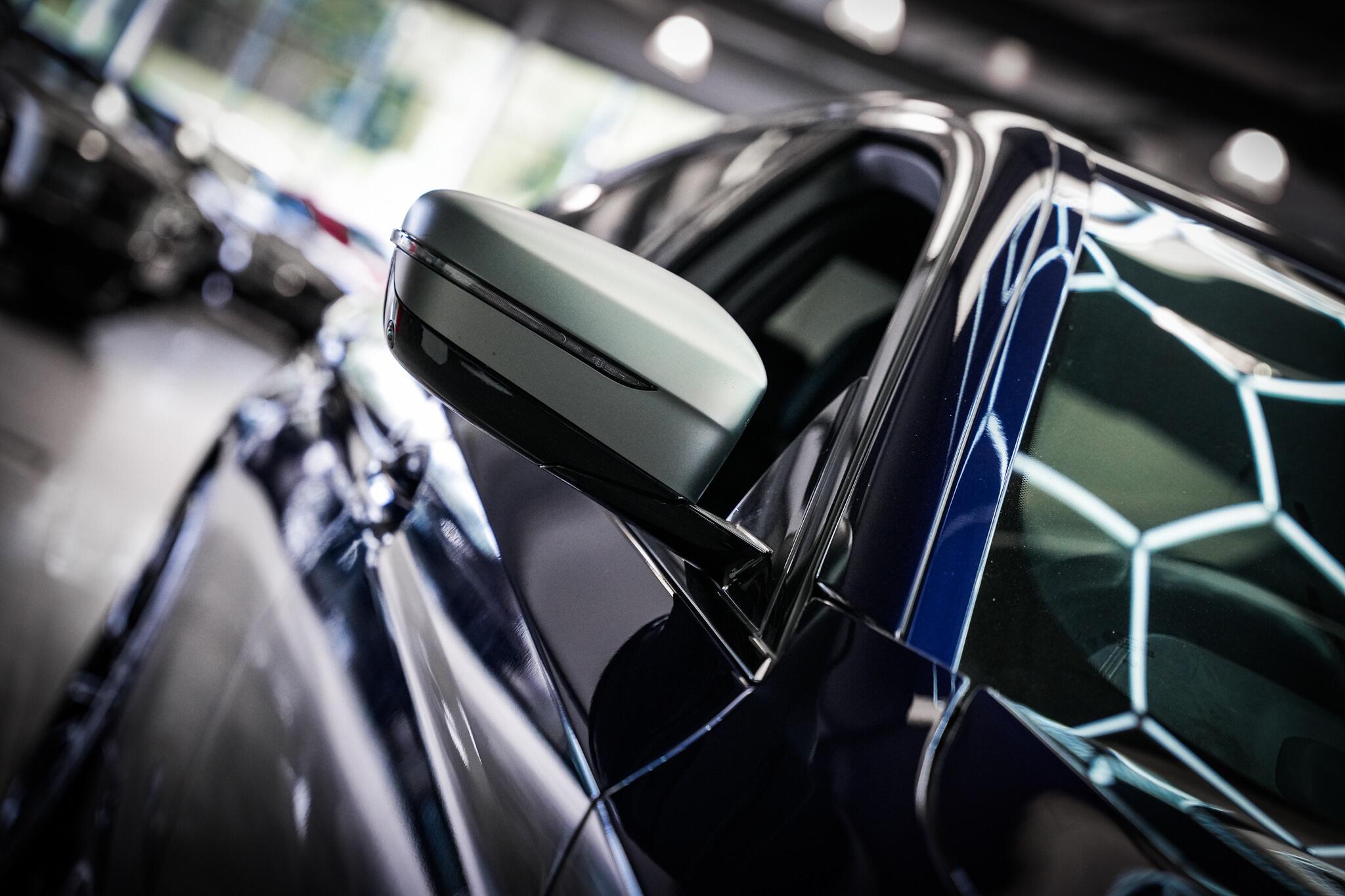 BMW 5 Series view 36
