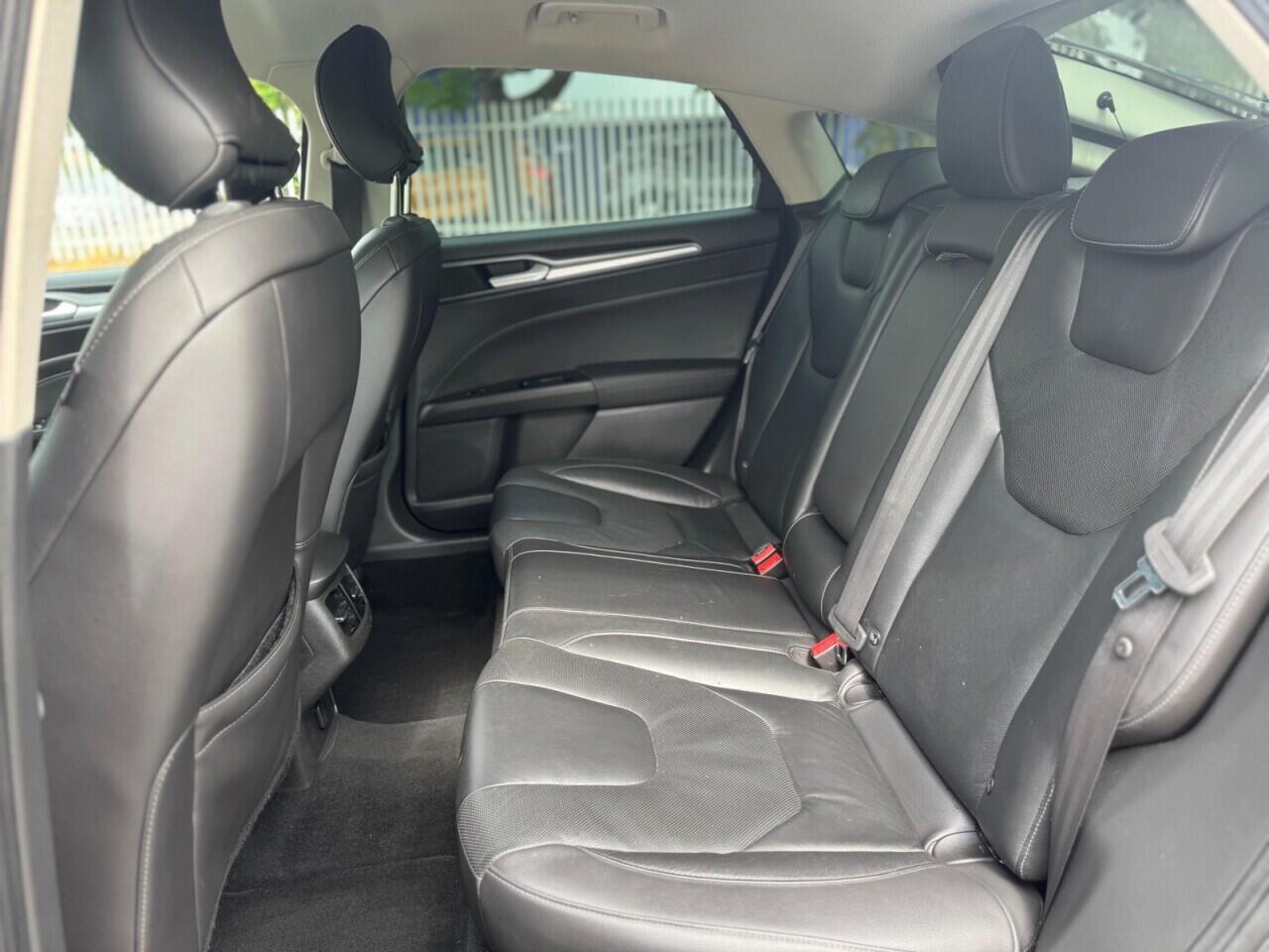 Ford Mondeo view 20