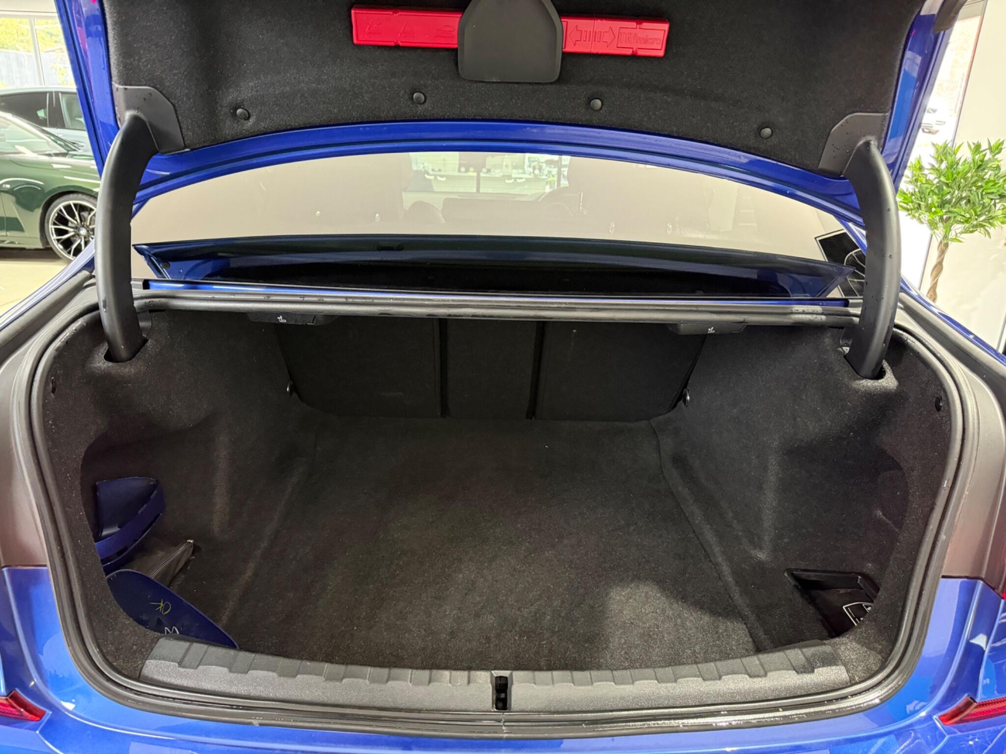 BMW 3 Series view 30